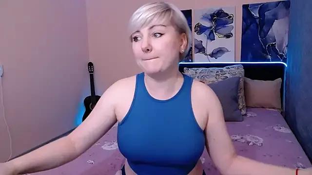 BlondPearl from StripChat is Freechat