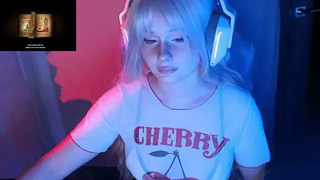 BlondyyArish from StripChat is Freechat