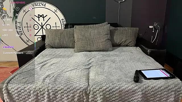 Bloody_Diamond from StripChat