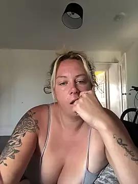 BlueEyes999x from StripChat is Freechat