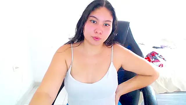 blumblum333 from StripChat is Freechat