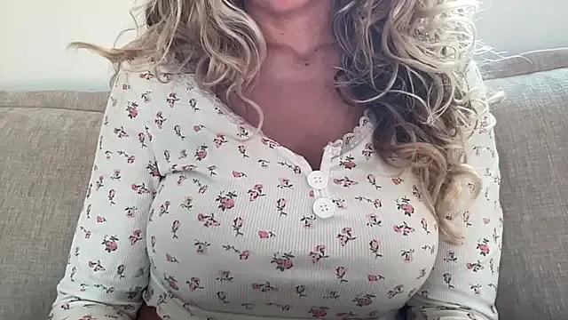 BombshellBunny from StripChat is Freechat