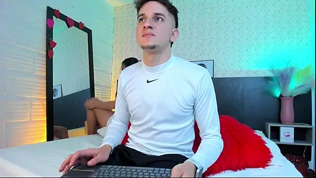 BonnieeAndClyde from StripChat