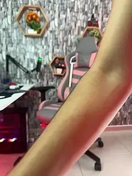 bonniie_98_ from StripChat
