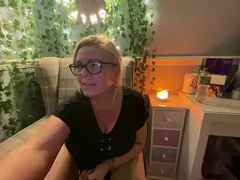 BonnyDesire from StripChat is Freechat