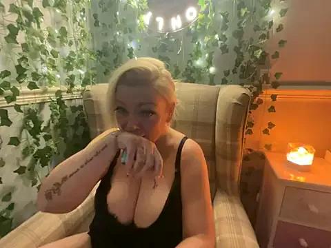 BonnyDesire from StripChat is Freechat