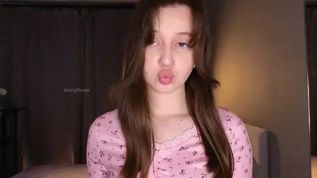 bonnyfloweer from StripChat