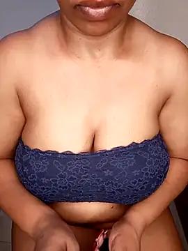 boobsnipplian from StripChat