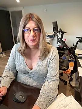 BookBabe27 from StripChat