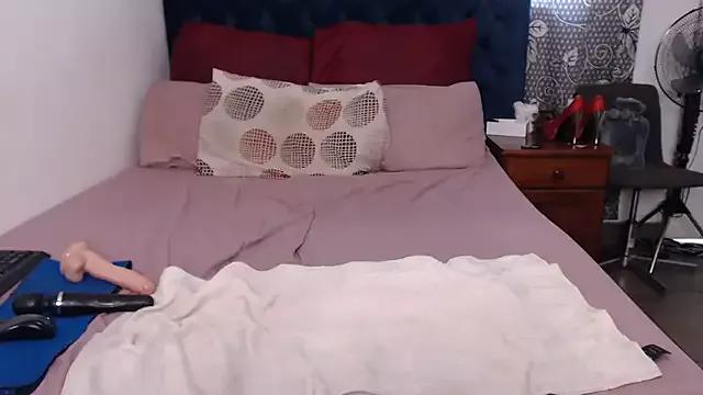 BootyCallEver from StripChat