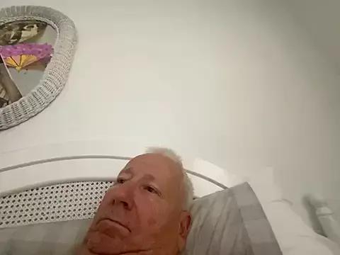 Bossinmidd12 from StripChat