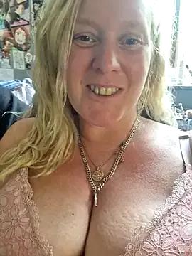 Bouncy-Bella28X from StripChat is Freechat
