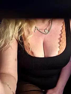 Bouncy-Bella28X from StripChat is Freechat