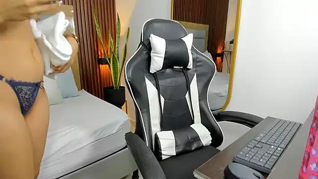 briana_titsworth from StripChat is Freechat