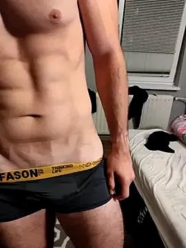 BrokenToPieces on StripChat