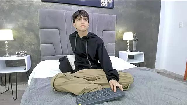 bruce_hans from StripChat is Freechat