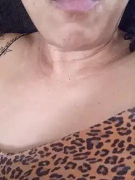 Bruninhadeusa from StripChat is Freechat