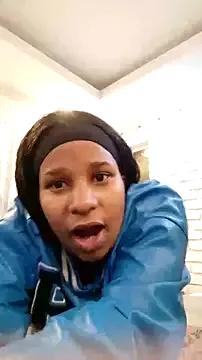 Bubbles04 from StripChat is Freechat
