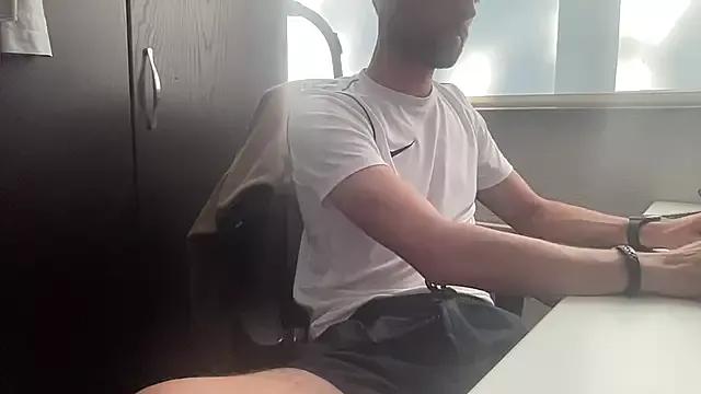 bullyboyy from StripChat