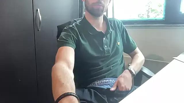 bullyboyy from StripChat