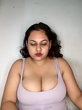 bumblebeegirl from StripChat