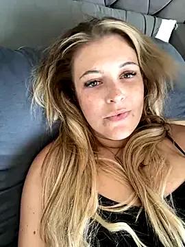 Photos of Busty-smiley-miley from StripChat is Freechat