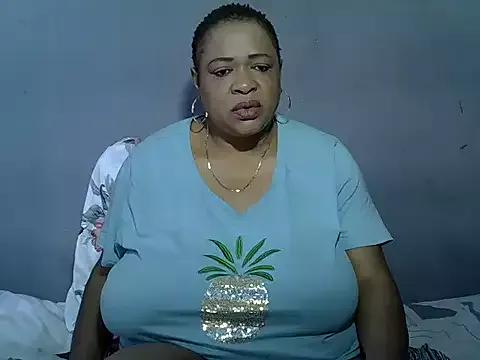 BUSTY_QUEEEN from StripChat is Freechat