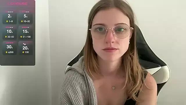 BustyKellyXXX from StripChat is Freechat