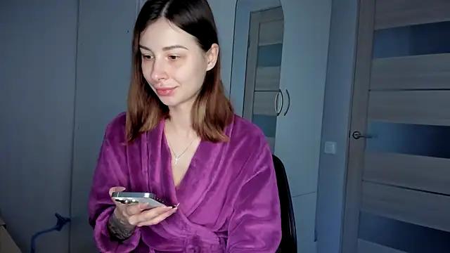 CallMeKira from StripChat