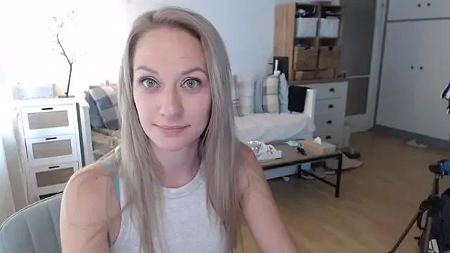 Camie_Peach from StripChat is Freechat