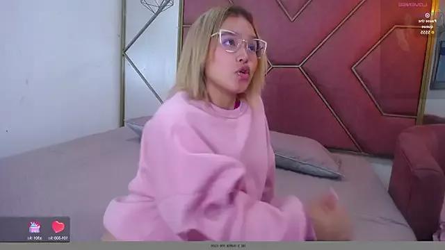 CamiilaGlow from StripChat is Freechat