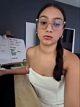 Camila_Vescari from StripChat is Freechat