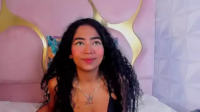 camilaqueenh from StripChat is Freechat