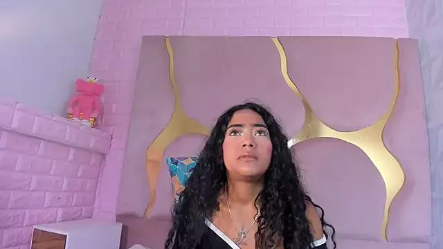 camilaqueenh from StripChat is Freechat