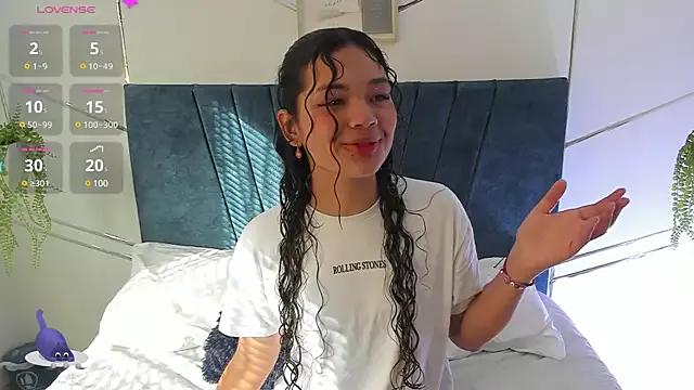 Camilla_Miller01 from StripChat is Freechat