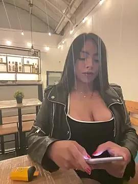 CamillexLayton from StripChat is Freechat