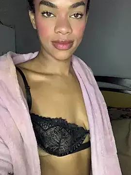 Cammgirlmii from StripChat