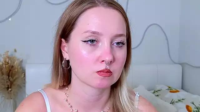 CandiceKingz from StripChat is Freechat