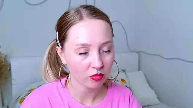 CandiceKingz from StripChat is Freechat