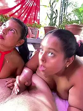 canelacrush from StripChat is Freechat