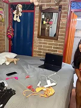 canelacrush from StripChat is Freechat