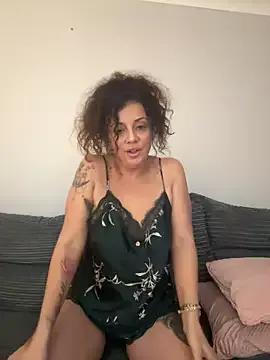 caramelandCurls from StripChat