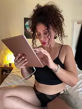 caramelandCurls from StripChat