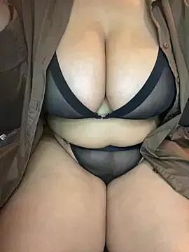 CARAMELGODDESSX23 from StripChat