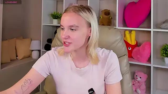 Carolin_Miller from StripChat is Freechat