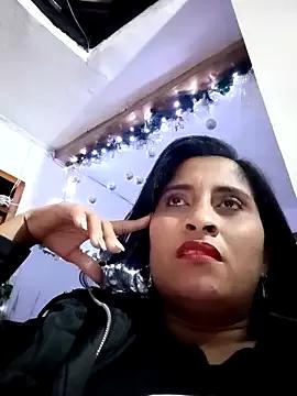 CarolinaNavas33 from StripChat is Freechat