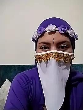 caroline_peed from StripChat is Freechat