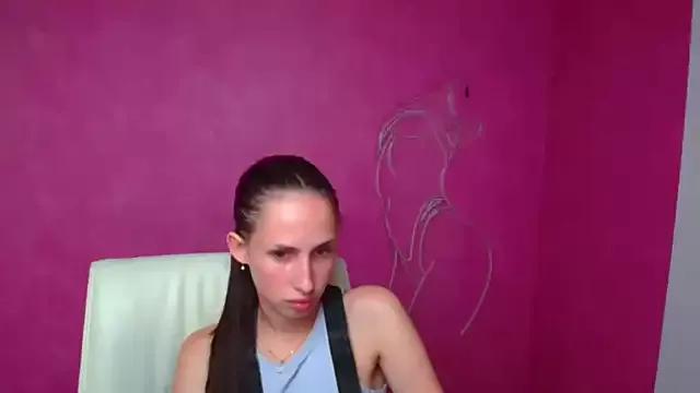 Caroline_XO from StripChat is Freechat