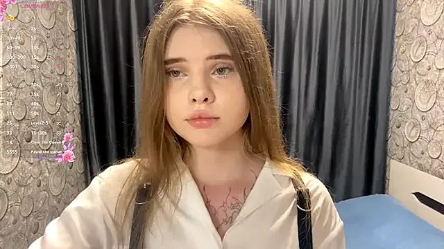 CarolinePepper from StripChat is Freechat