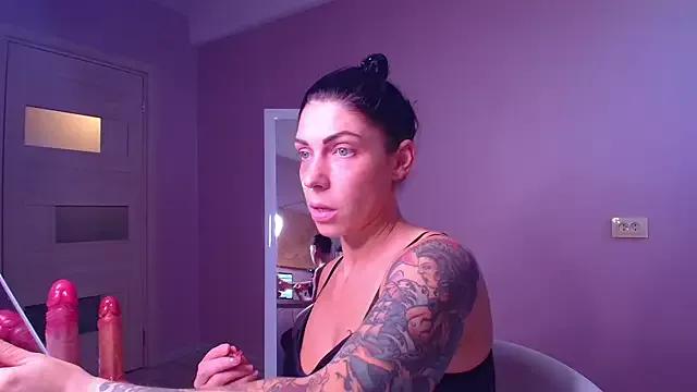 Carrie_Moonshine from StripChat